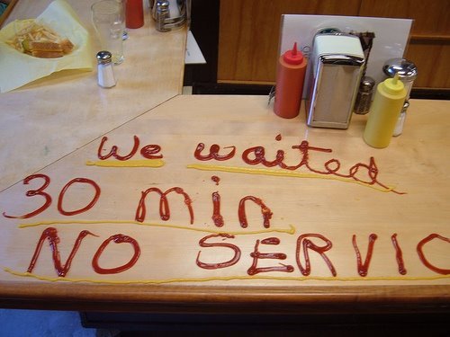 we-waited-30-min-no-service-written-in-ketchup-tom1.jpg